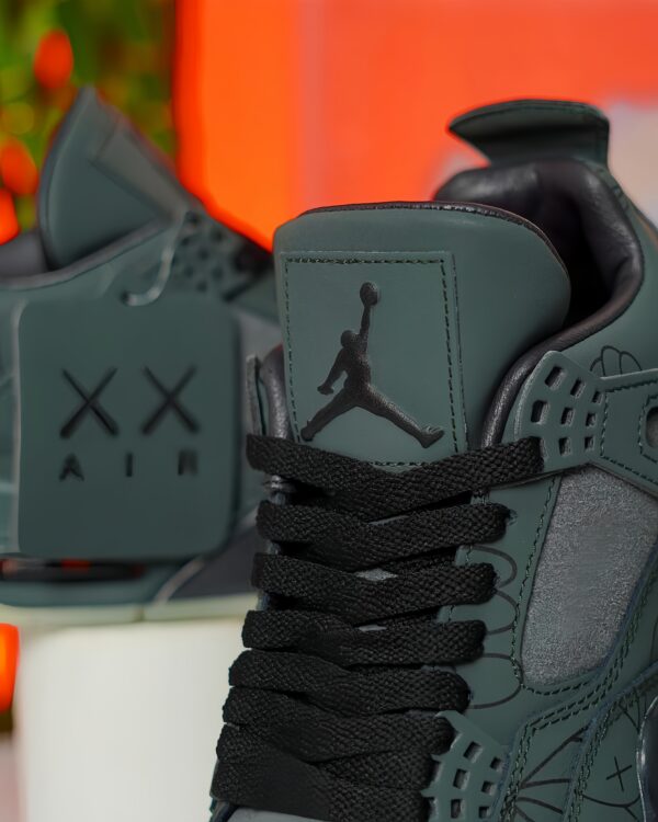Nike air jordan retro 4 "kaws black" - Imagen 3