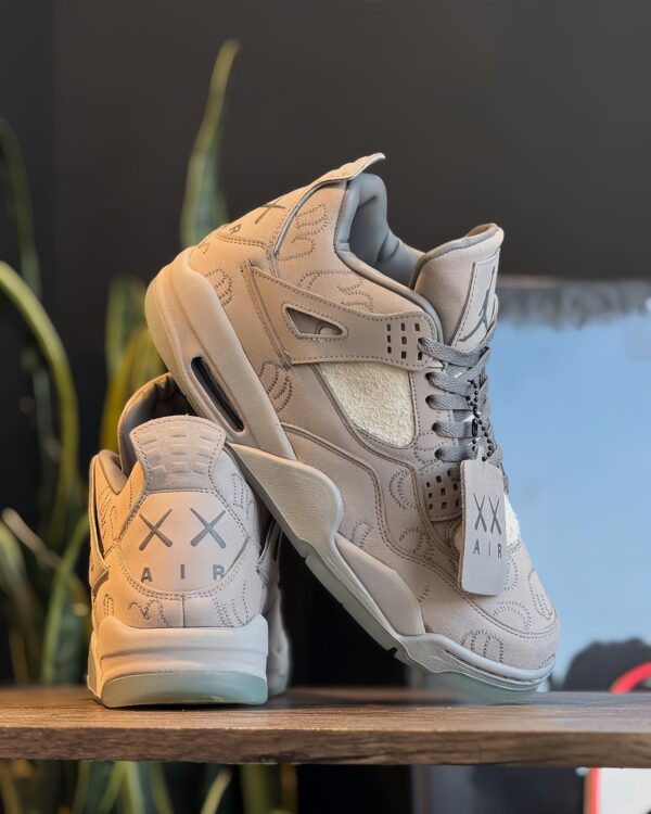 Nike air jordan retro 4 "kaws grey" - Imagen 3