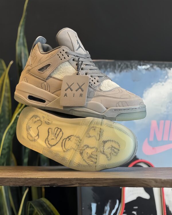 Nike air jordan retro 4 "kaws grey" - Imagen 2