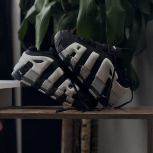Nike air more uptempo low