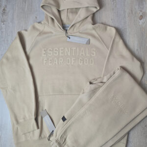 Esselentials "fear of god"