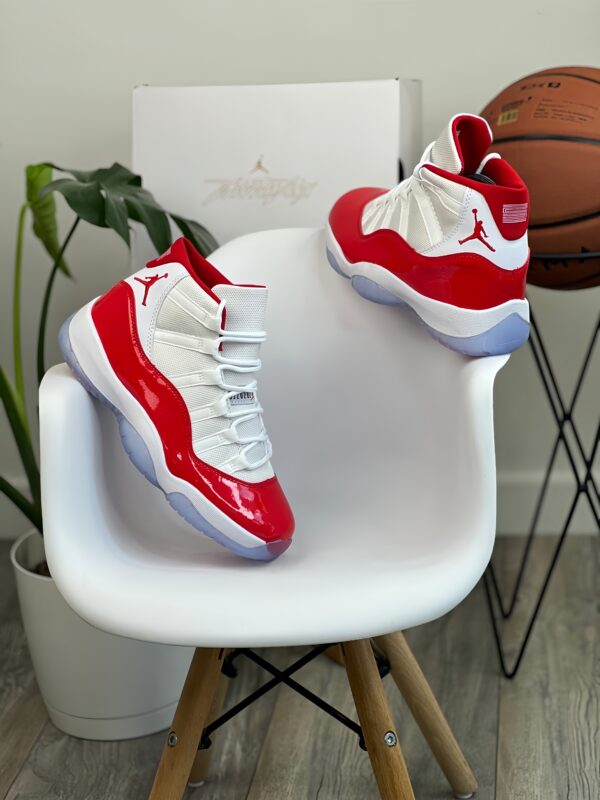 Nike air jordan retro 11 "cherry"