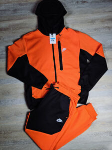 Conjunto Nike tech fleece "revevial"