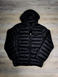 Campera puffer liviana nike "triple black"