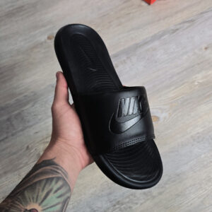 Nike victori one