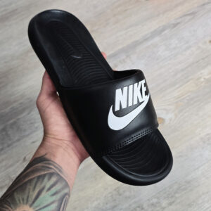 Nike victori one